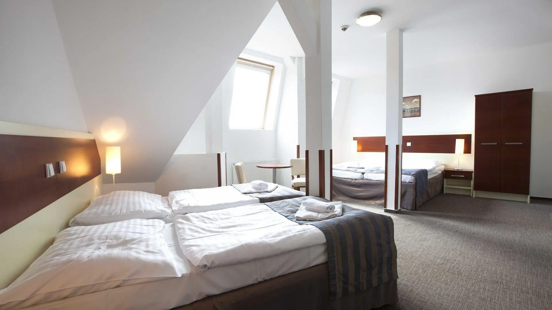 Hotel Gloria Prague 4*,